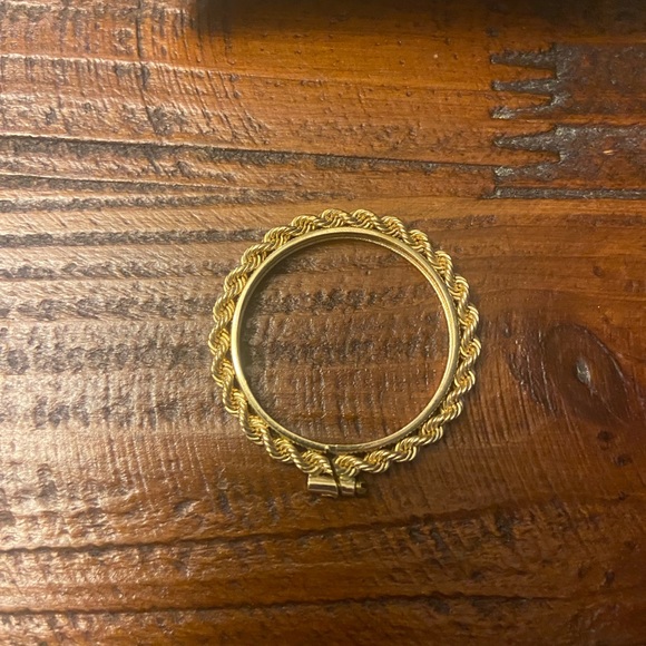 14k solid yellow gold rope coin holder - Picture 2 of 6
